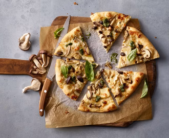 weisse_piza_mit_pilzen_010425_website